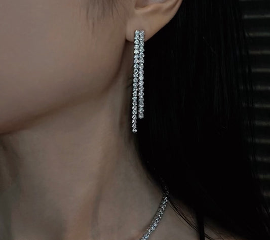 CHANDELIER DROP EARRING